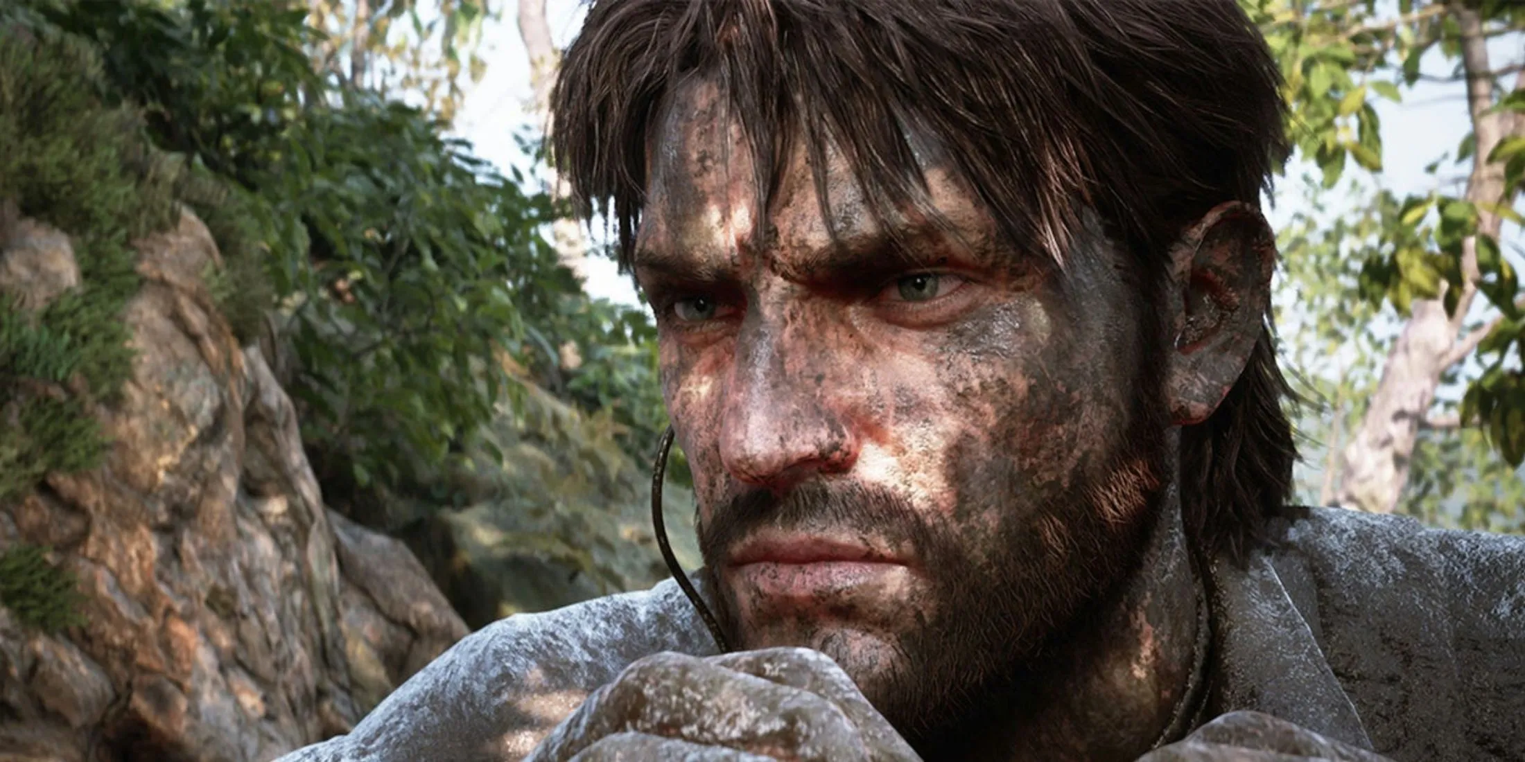 Ảnh chụp màn hình cảnh hành động trong Metal Gear Solid Delta: Snake Eater, tập trung vào thiết kế lại môi trường.