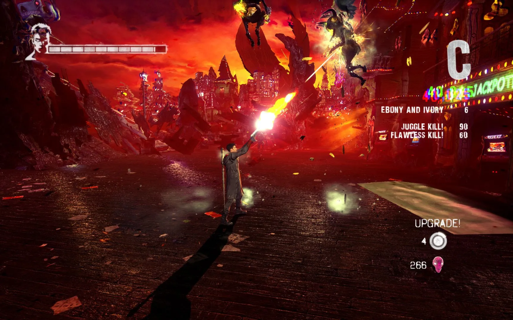 Ảnh chụp màn hình quảng cáo từ DmC Devil May Cry, thể hiện nhân vật Dante đang chiến đấu với quỷ dữ