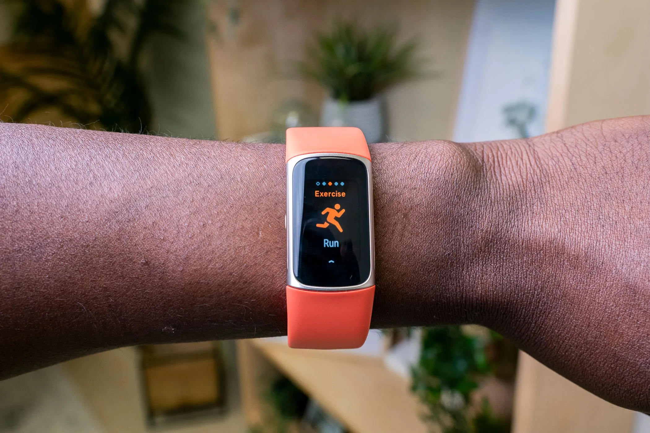Biểu tượng ứng dụng Fitbit trên điện thoại thông minh, nhắc nhở người dùng chuyển dữ liệu sang tài khoản Google trước tháng 2/2026.