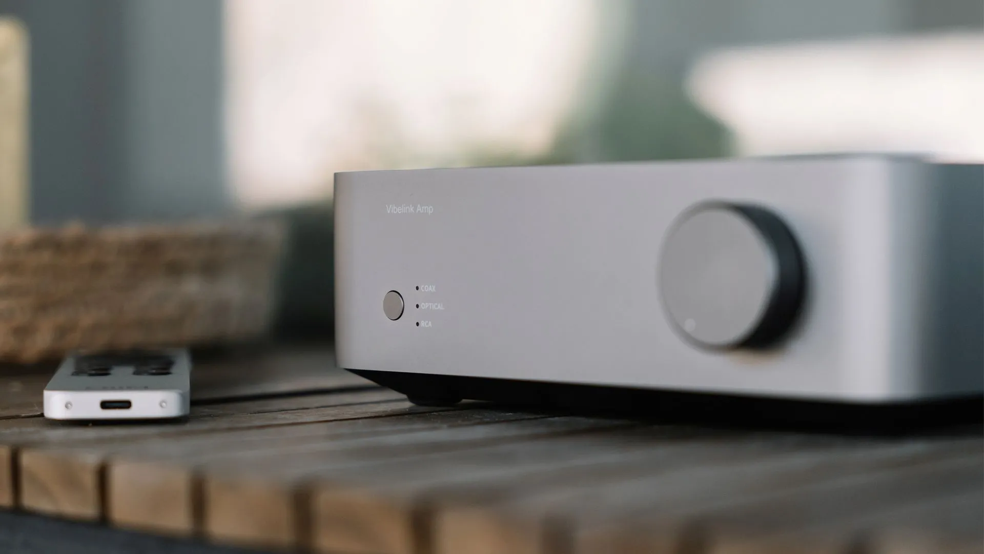 Bộ khuếch đại âm thanh WiiM Vibelink Amplifier nhỏ gọn và hiện đại.
