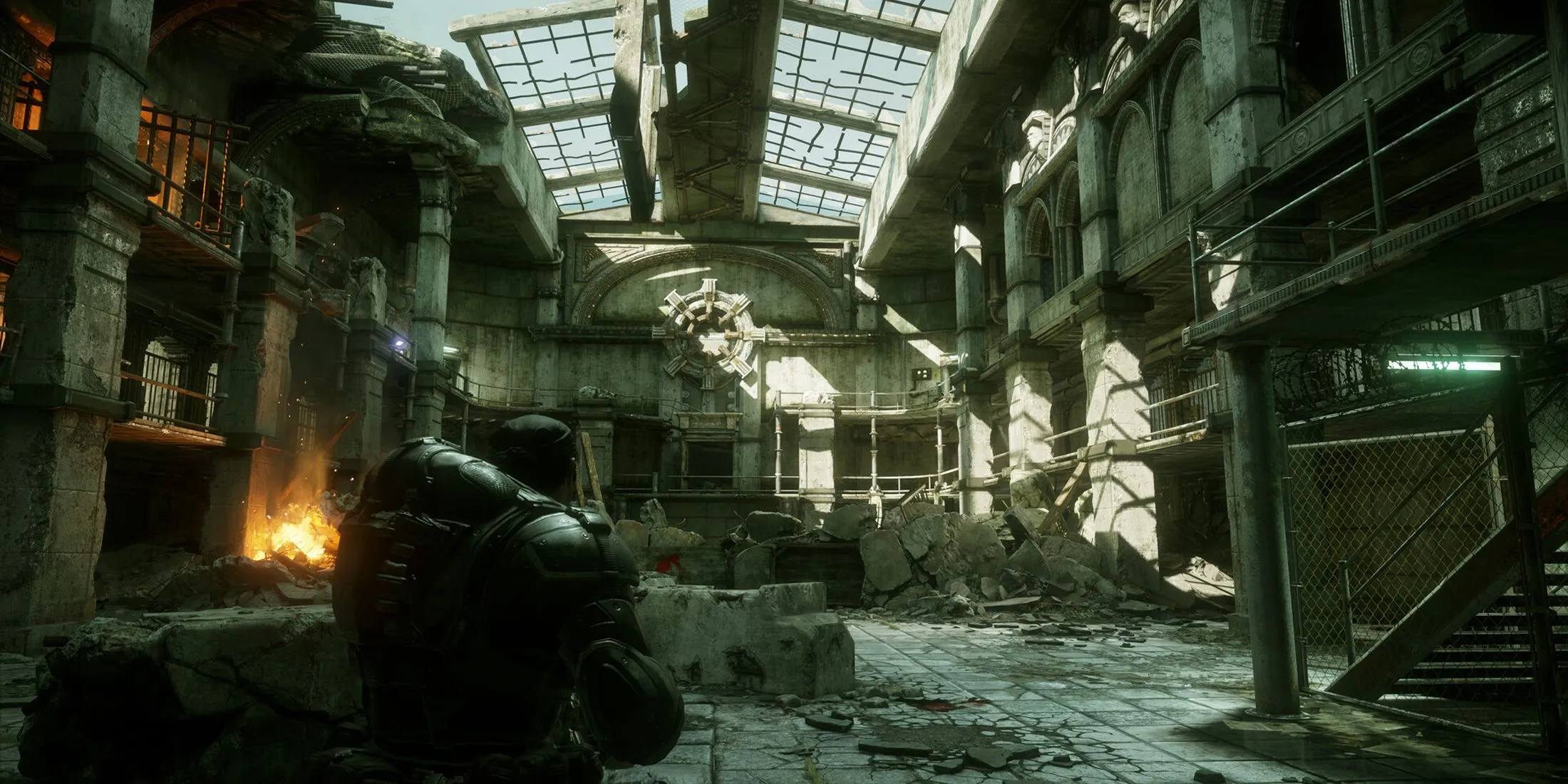 Cận cảnh nhân vật Marcus Fenix trong Gears of War: Reloaded, với chi tiết đồ họa cải tiến.