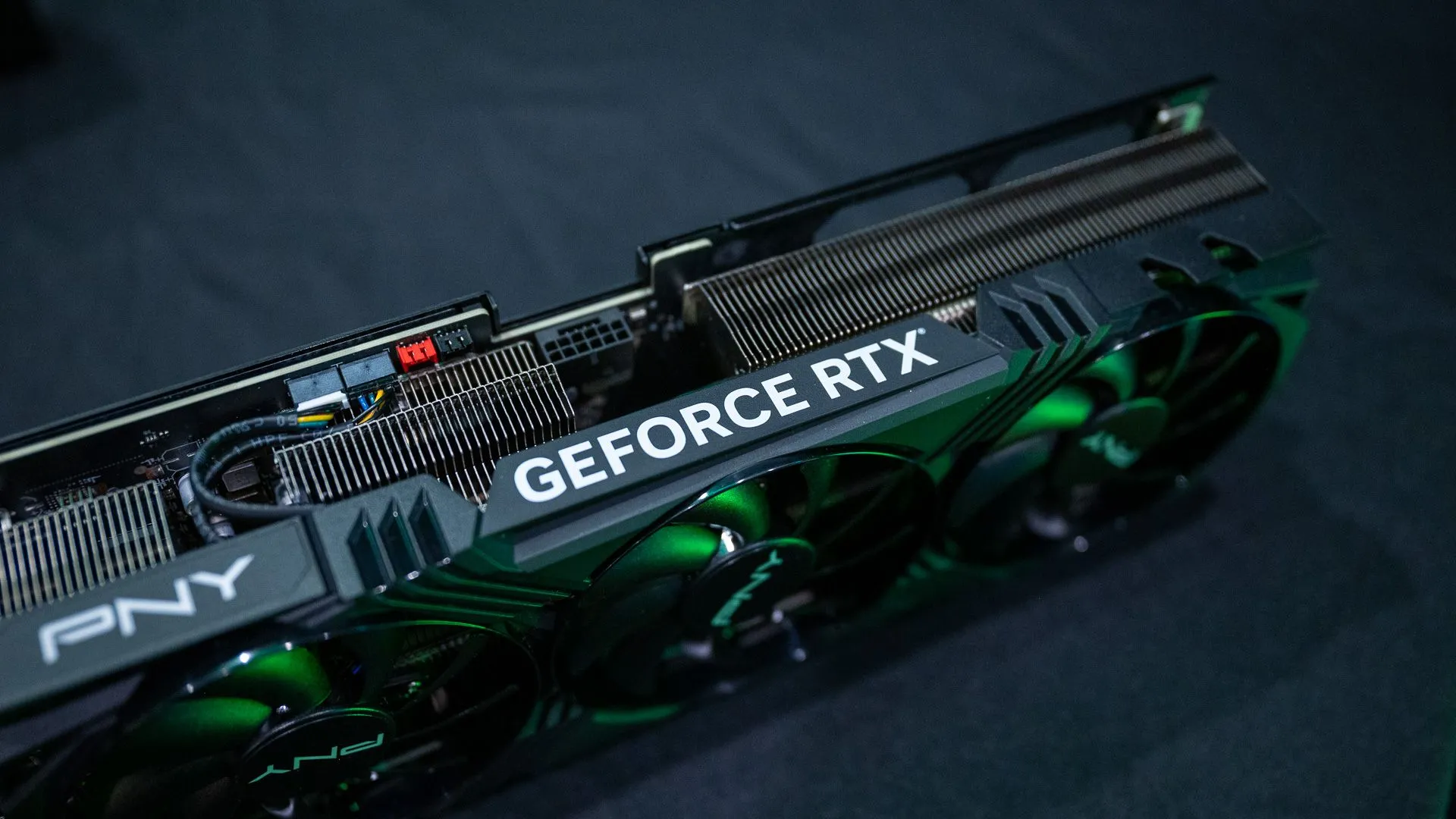 Card đồ họa NVIDIA GeForce RTX 4070 Ti, tượng trưng cho một GPU gaming hiện đại