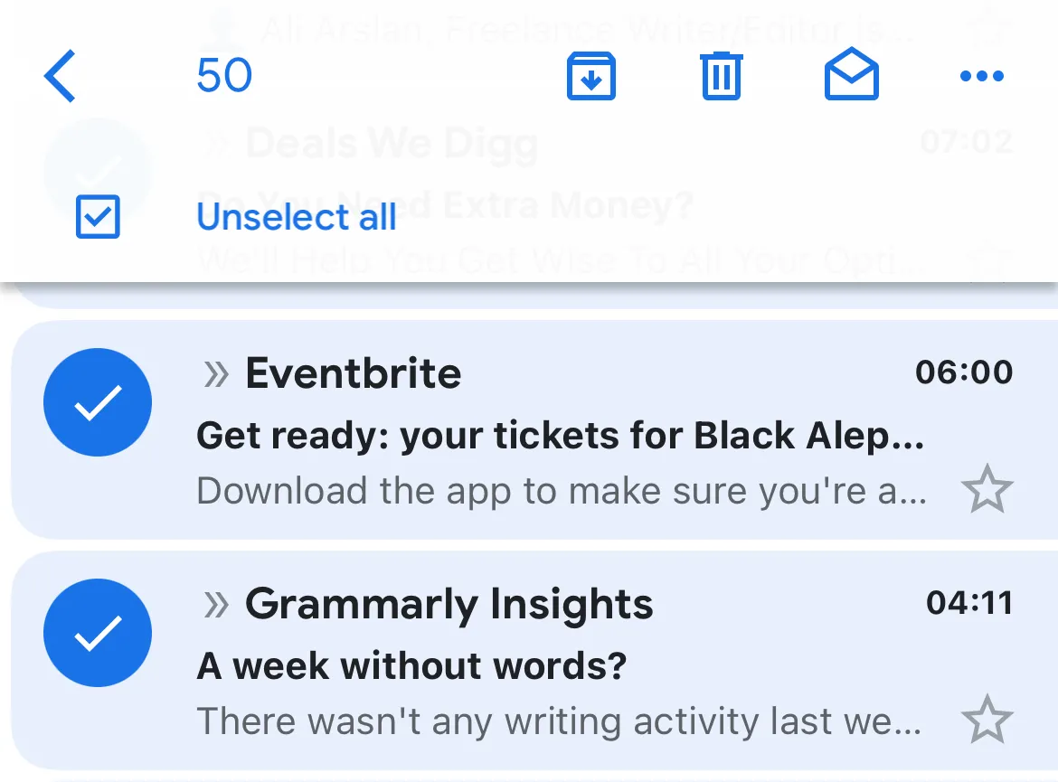 Chọn nhiều email trong Gmail cho iPhone.