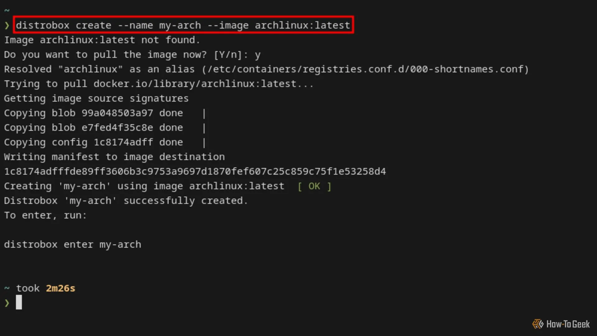 Cửa sổ terminal Linux hiển thị lệnh tạo Arch Linux container bằng Distrobox và kết quả.
