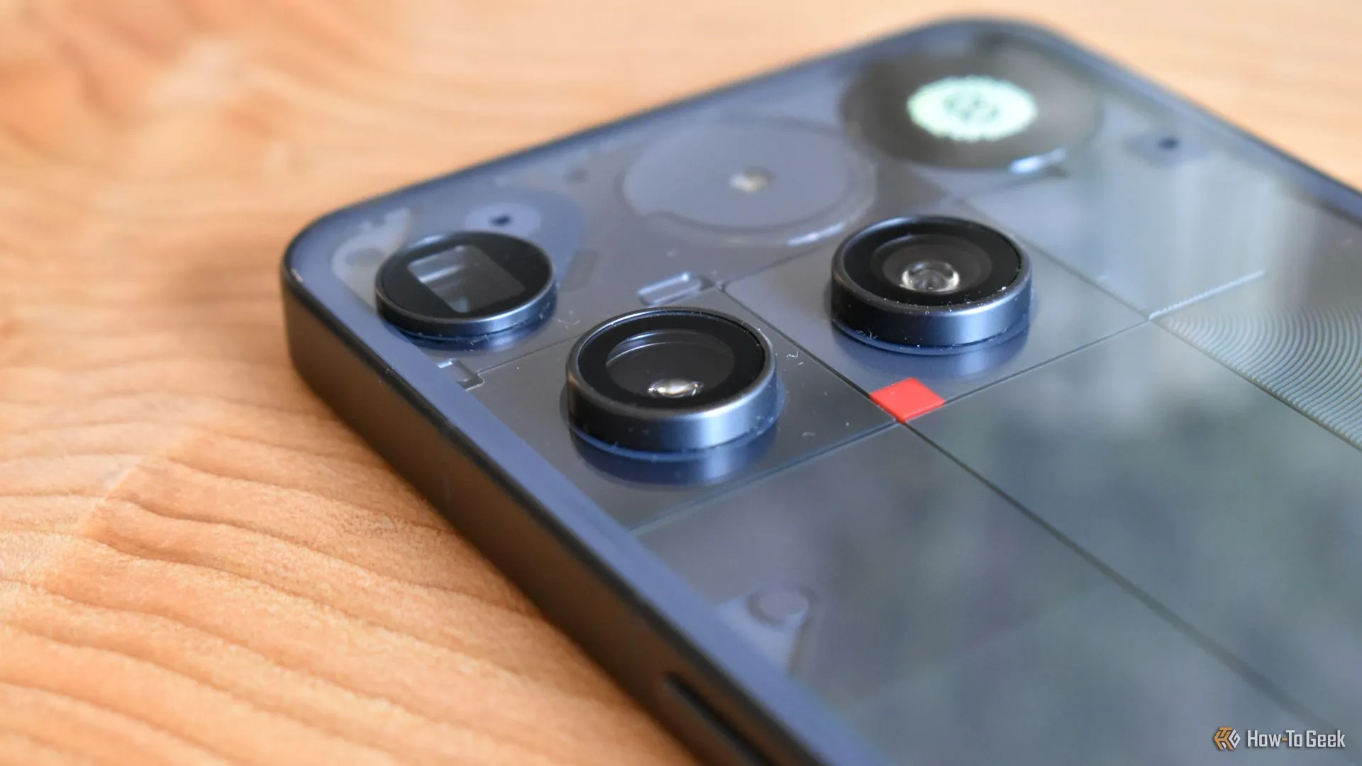 Cụm ba camera 50MP ở mặt lưng của Nothing Phone (3)