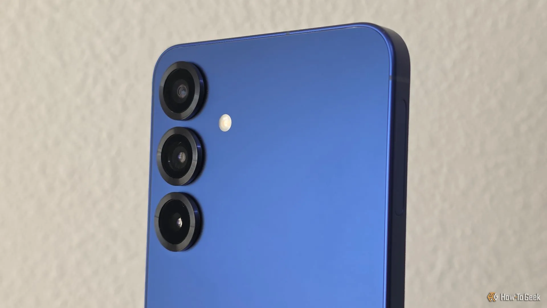 Cụm cảm biến camera trên Samsung Galaxy S25 Plus, minh họa công nghệ nhiếp ảnh cần nâng cấp trên Galaxy S26 Ultra.