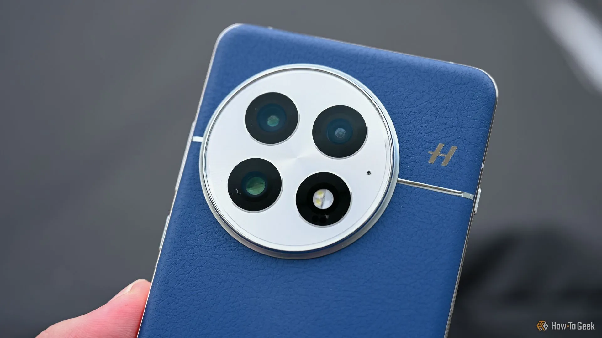 Cụm camera sau của OnePlus 13, dự kiến được cải thiện trải nghiệm trong OxygenOS 16.