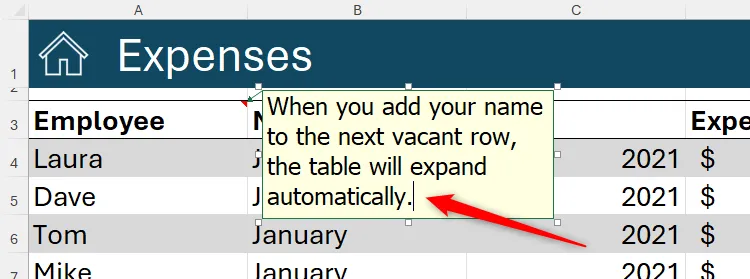 Đang thêm ghi chú vào một ô trong bảng tính Microsoft Excel.