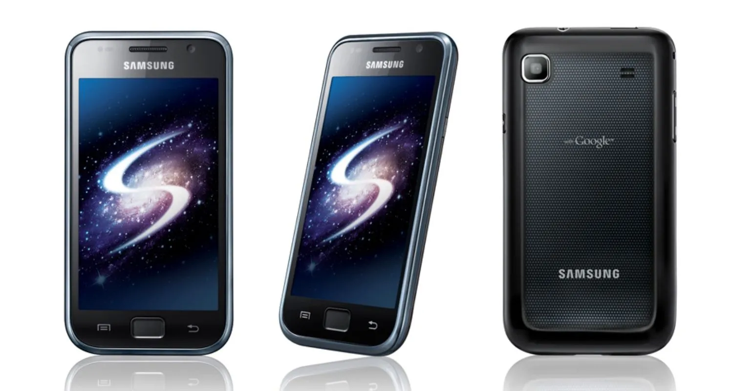 Điện thoại Samsung Galaxy S thế hệ đầu tiên với các mặt khác nhau