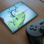 Game Figment đang chạy trên điện thoại Samsung Galaxy Z Fold 6 cạnh bộ điều khiển 8BitDo Pro 2