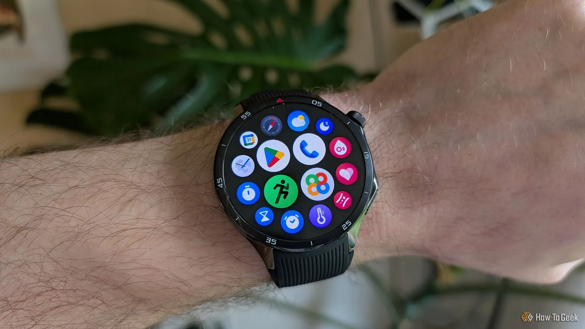 Giao diện danh sách ứng dụng trên OnePlus Watch 3, minh họa sự phát triển của các ứng dụng phức tạp trên đồng hồ thông minh hiện đại