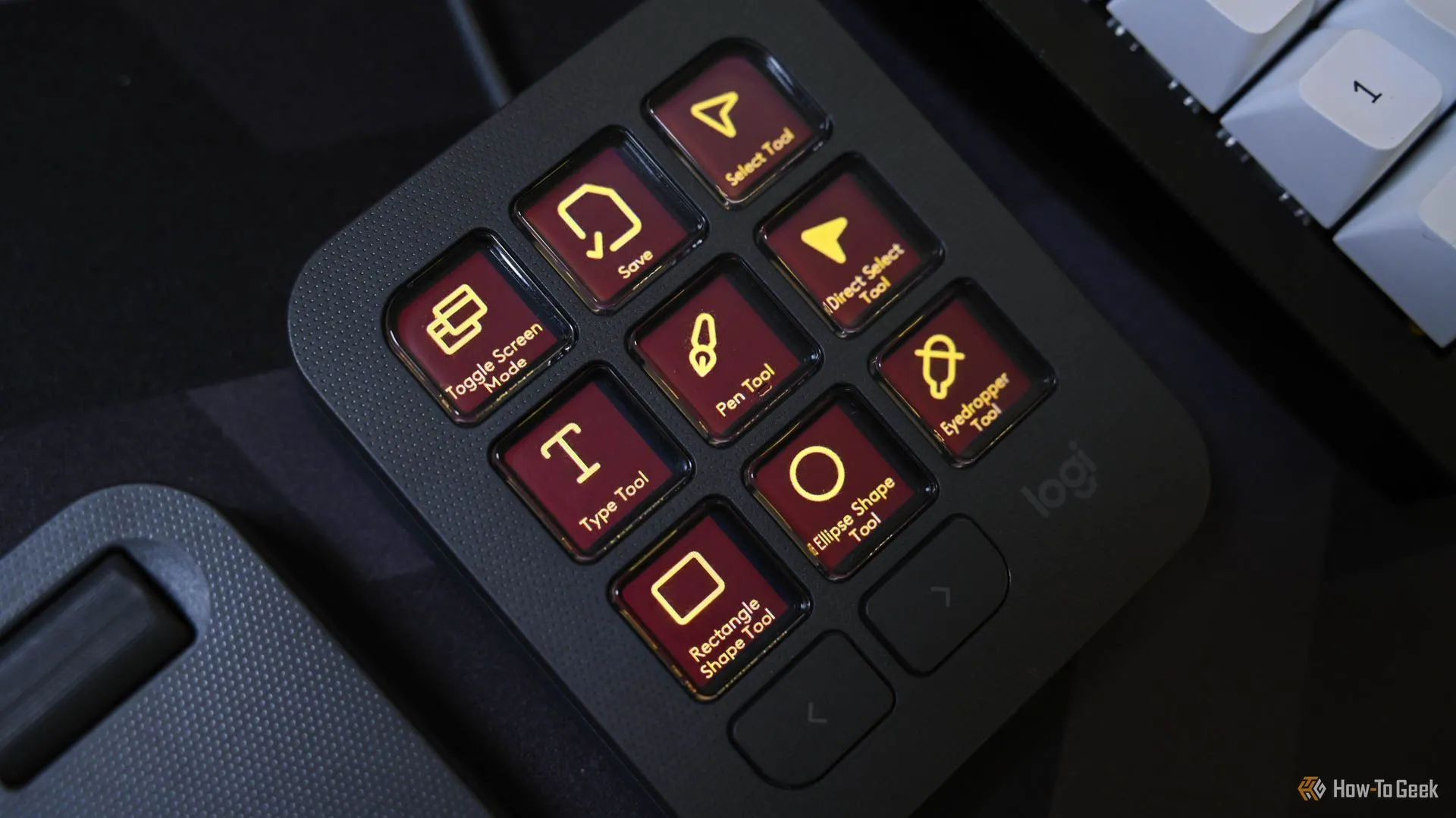 Giao diện điều khiển Adobe Illustrator trên Logitech MX Creative Keypad.
