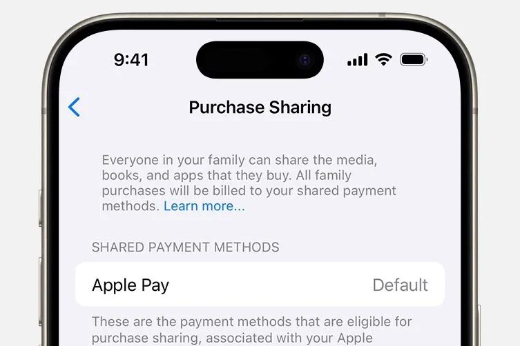 Giao diện menu Chia sẻ mua hàng của Apple, cho thấy phương thức thanh toán chung mặc định là Apple Pay, giúp quản lý chi tiêu dễ dàng.