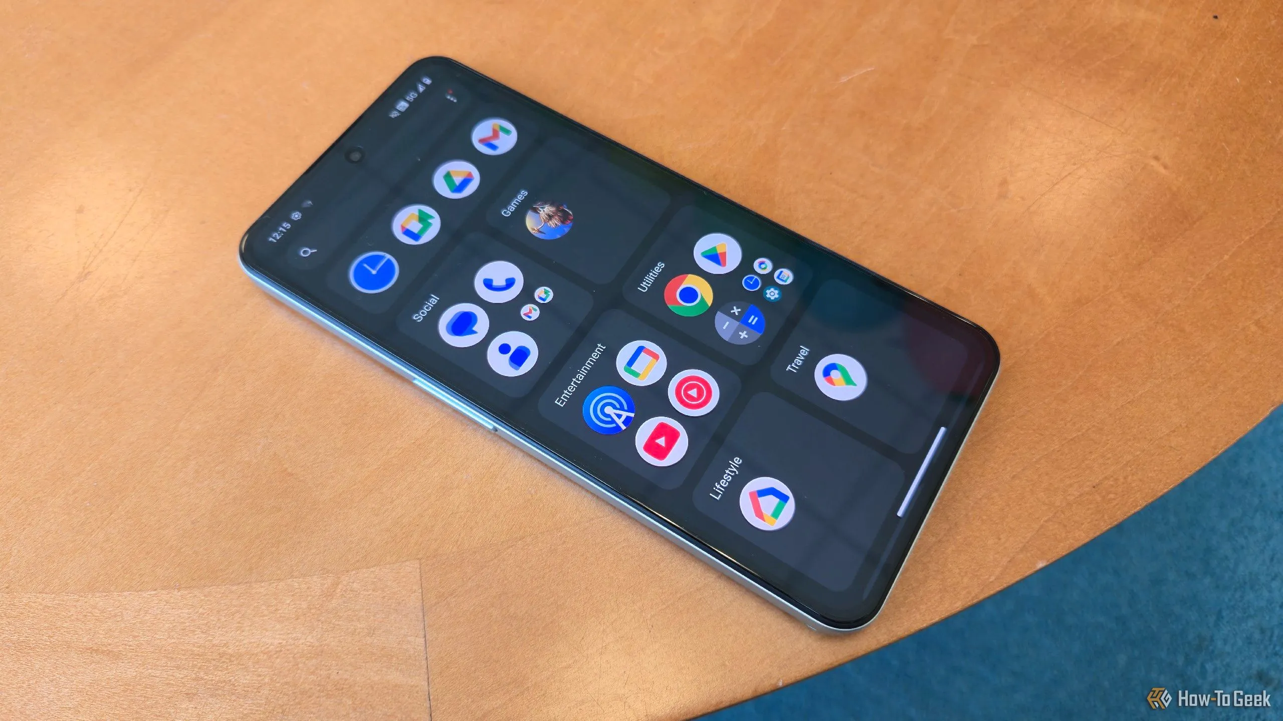 Giao diện ngăn kéo ứng dụng (app drawer) trên CMF Phone 2 Pro, hiển thị hệ điều hành Nothing OS 3.2