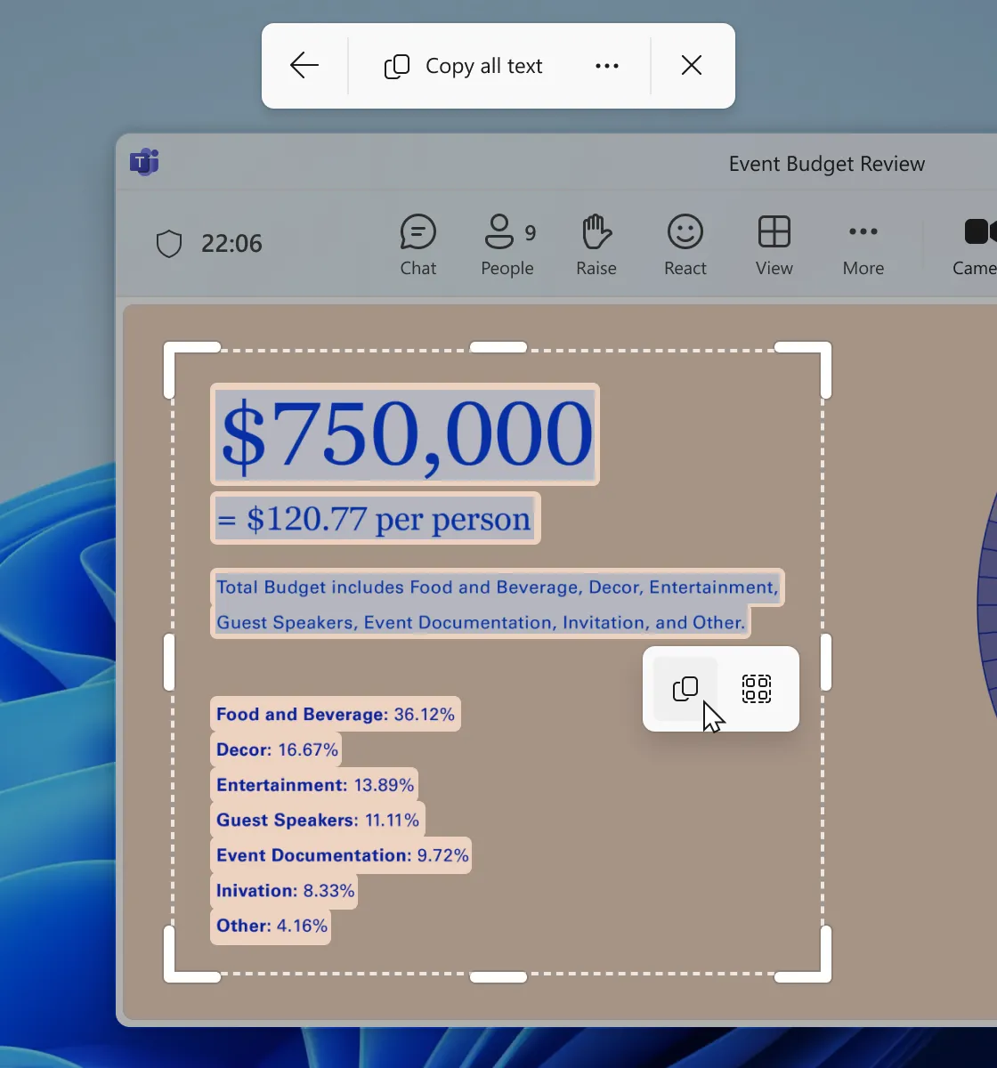 Giao diện Snipping Tool đang chọn và trích xuất văn bản từ một slide thuyết trình trên Windows 11.