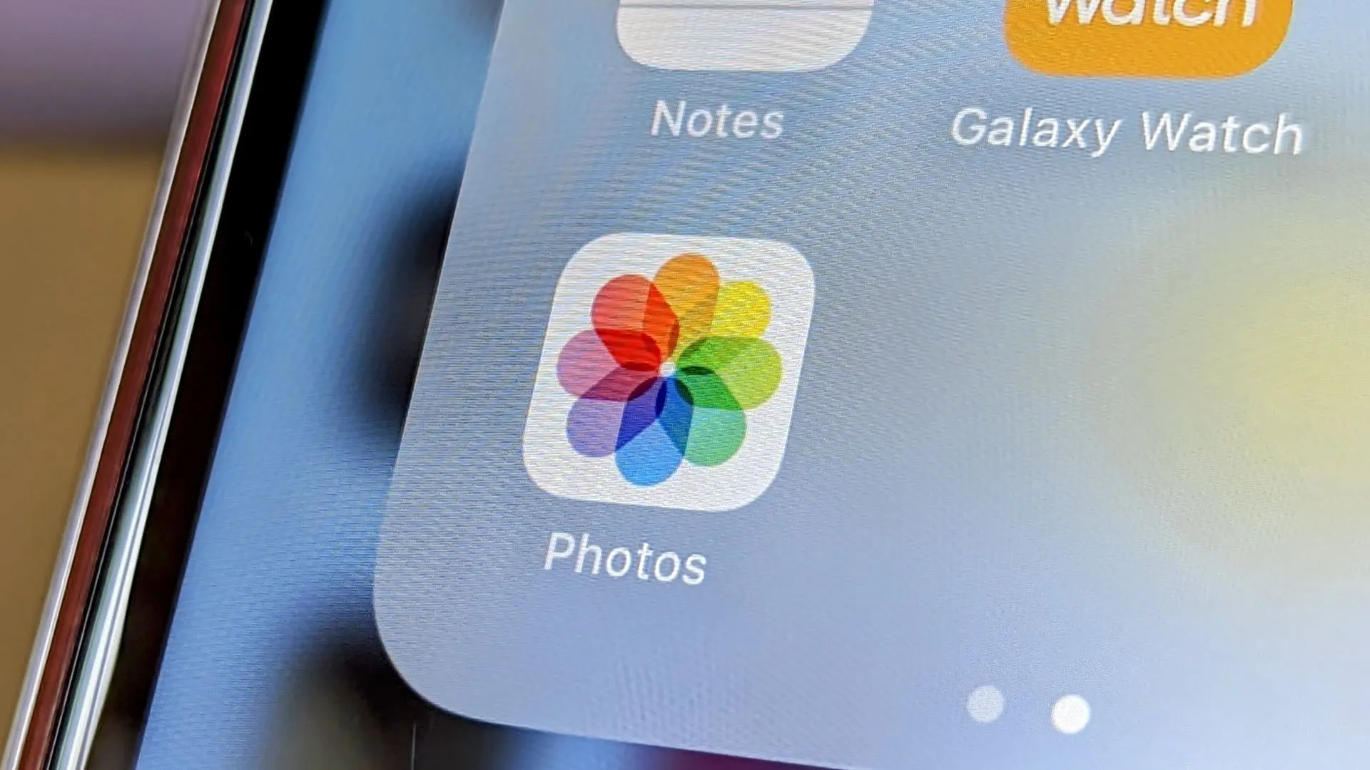 Giao diện ứng dụng Ảnh (Photos app) trên iPhone, hiển thị các bức ảnh được sắp xếp.