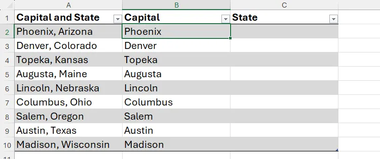 Hàm TEXTBEFORE trong Excel được dùng để trích xuất các thủ đô tiểu bang vào cột B.