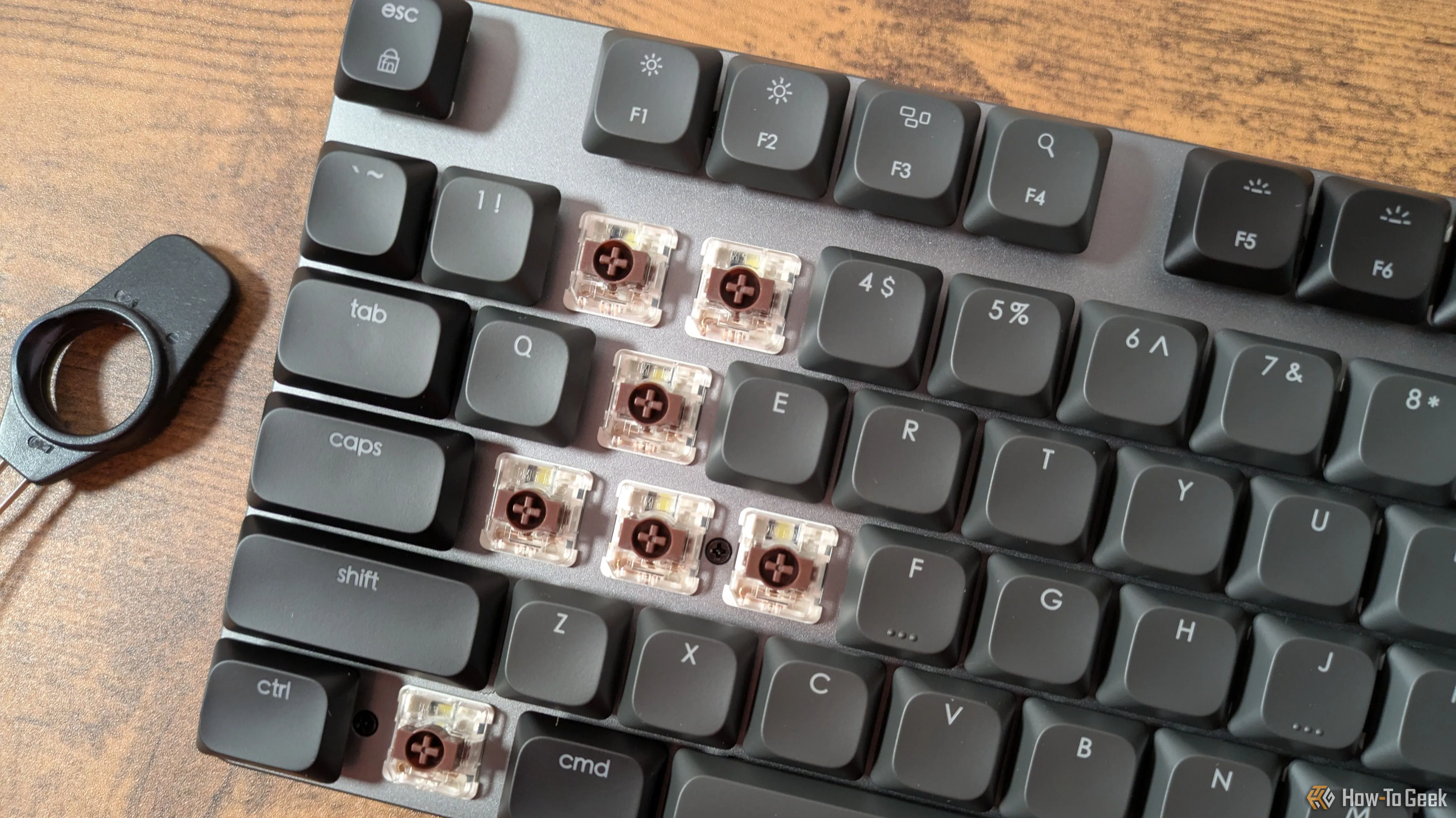 Hình ảnh các switch độc quyền của bàn phím cơ Satechi SM3 khi tháo keycap
