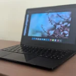 Laptop Star Labs StarLite MkIV với màn hình 1080p tiêu chuẩn, thường thấy trên các mẫu máy Linux