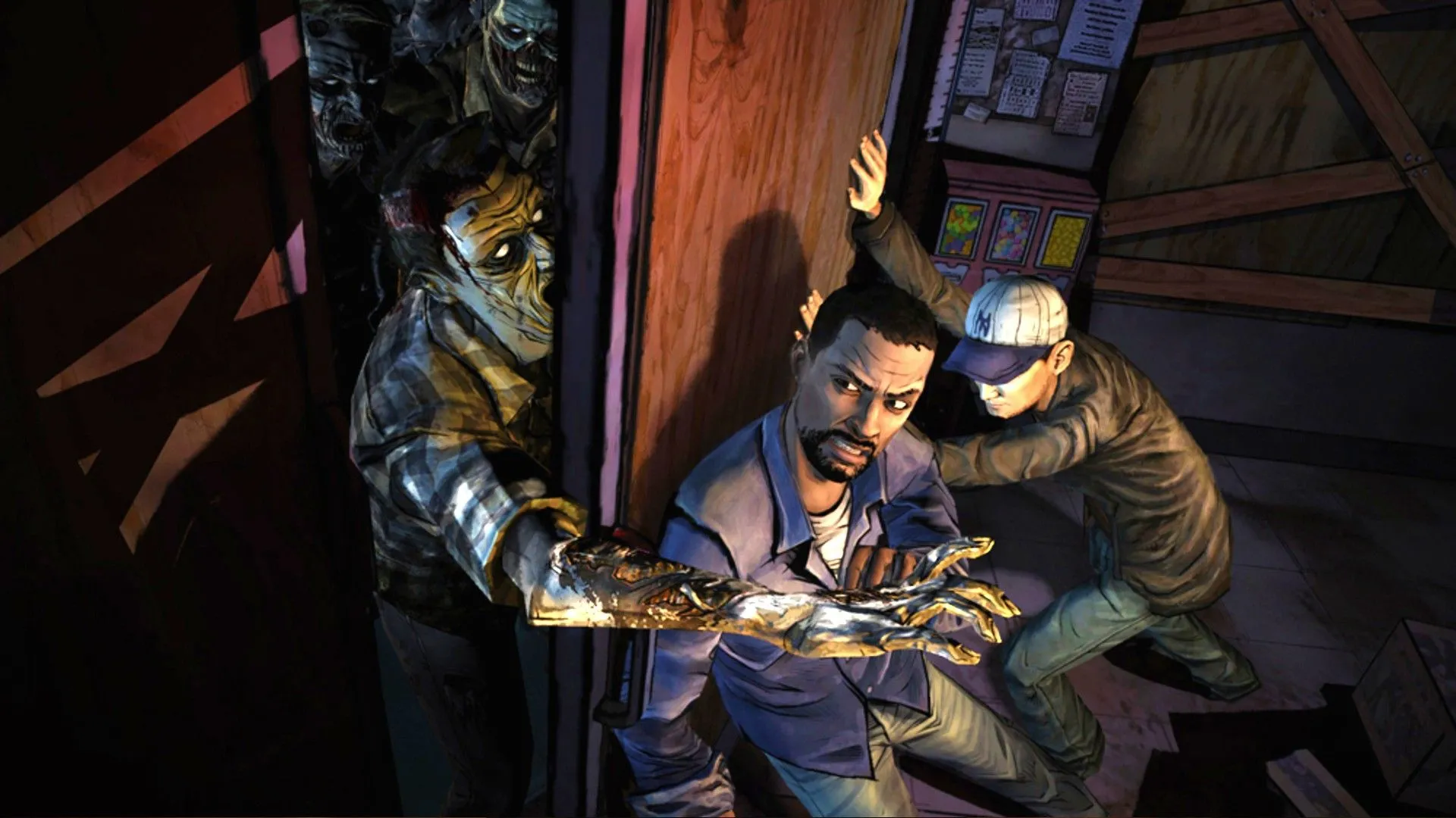 Lee Everett cố gắng giữ cánh cửa trong một cảnh căng thẳng của The Walking Dead