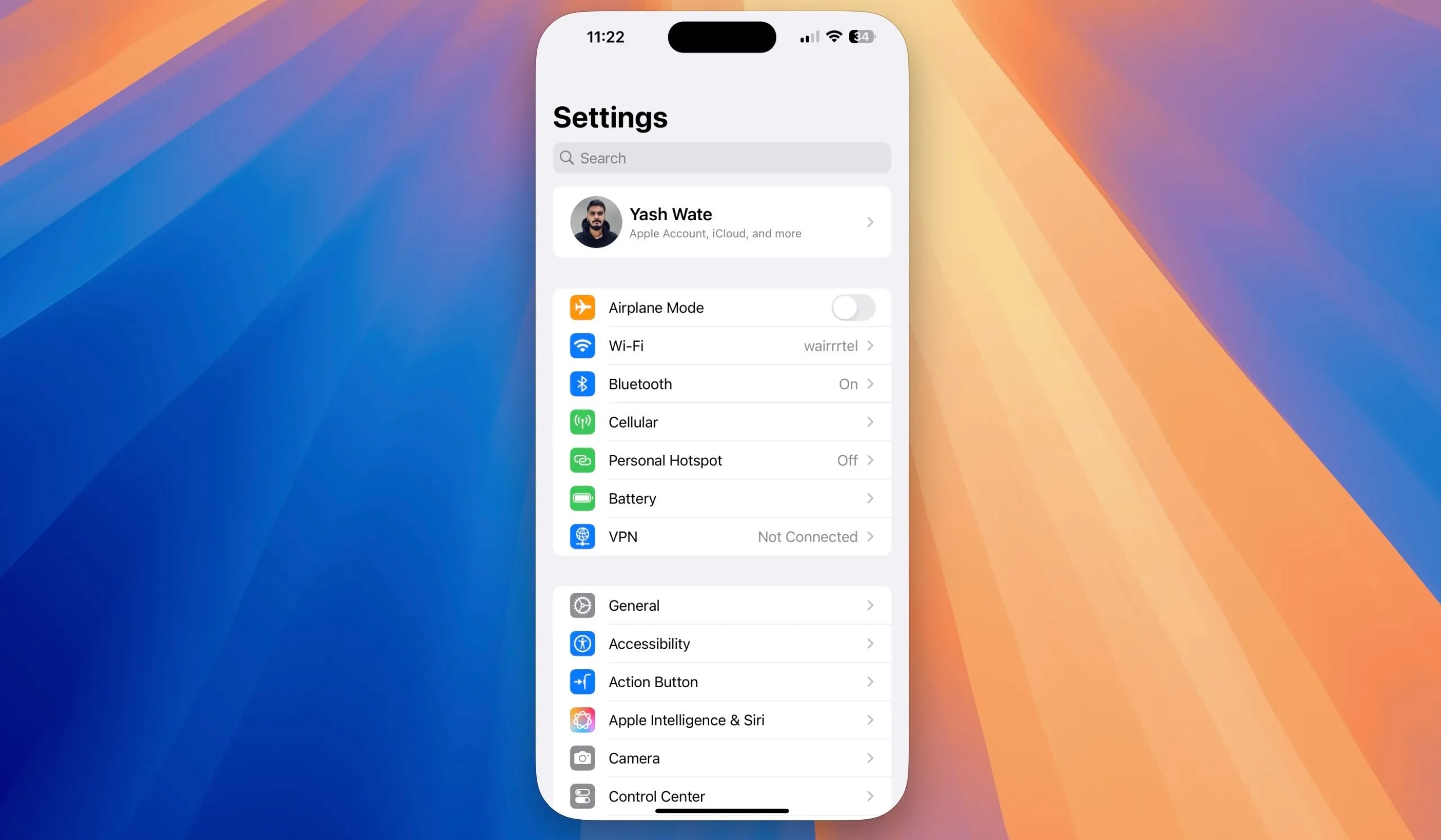 Màn hình iPhone được phản chiếu và tương tác trực tiếp trên máy Mac với tính năng iPhone Mirroring.