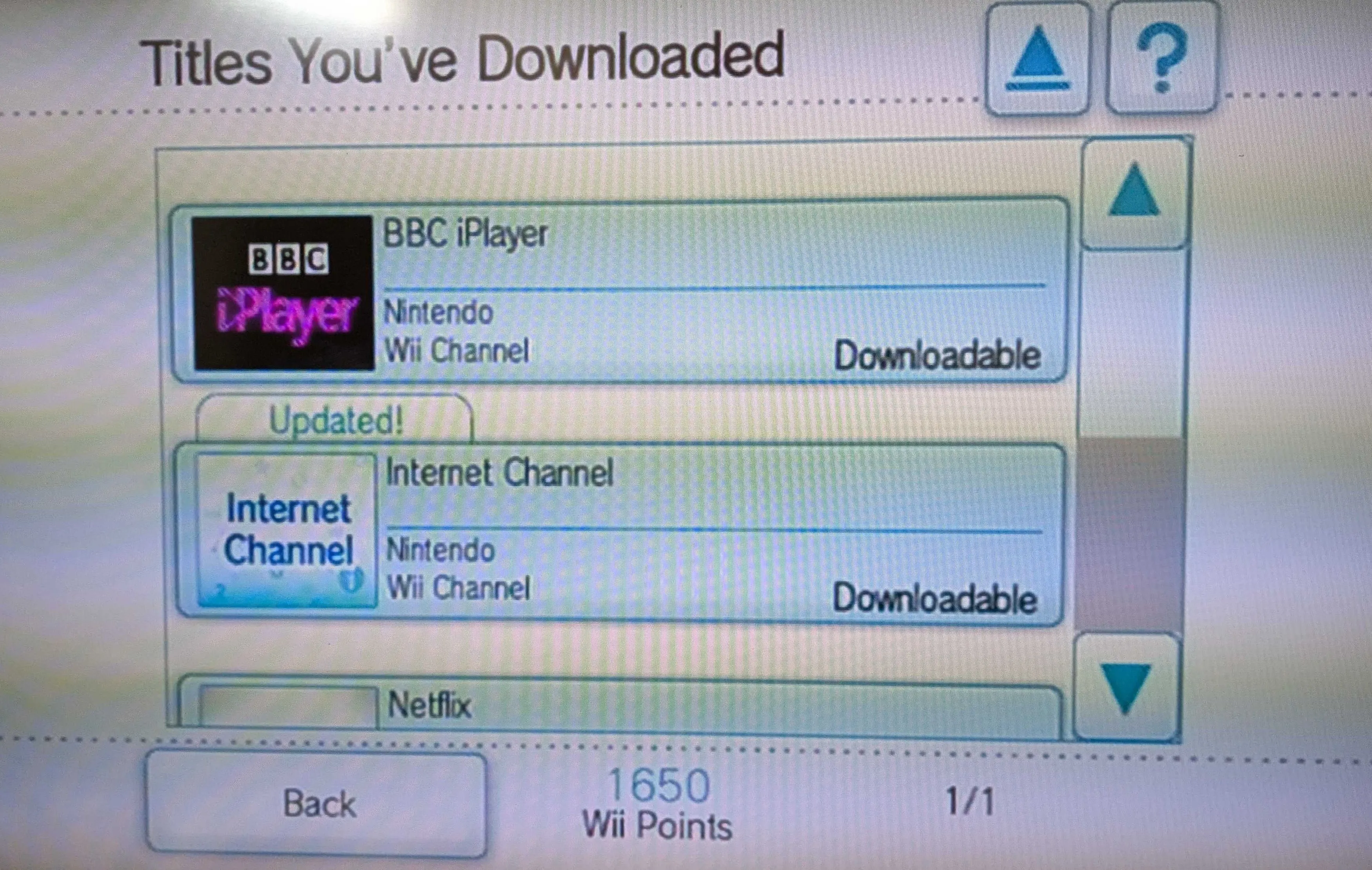 Màn hình Wii hiển thị danh sách các tựa đã tải xuống, bao gồm BBC iPlayer và Internet Channel