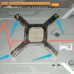Mặt sau của card đồ họa Sapphire Pulse AMD RX 6800 XT bị mất tem bảo hành, cho thấy đã bị mở ra.