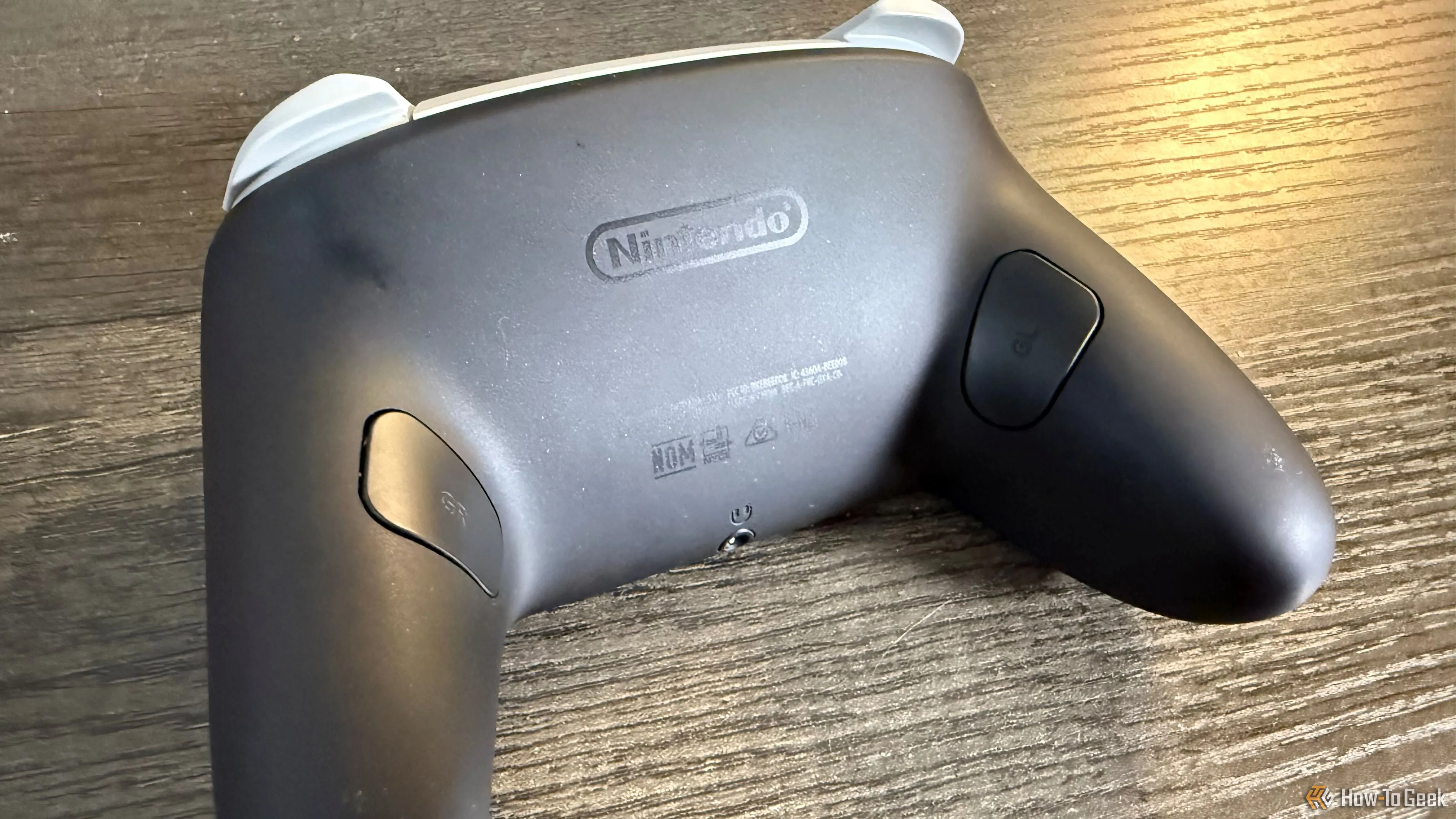 Mặt sau của tay cầm Nintendo Switch 2 Pro với hai nút bấm paddles mới, dễ dàng tùy chỉnh cho từng trò chơi