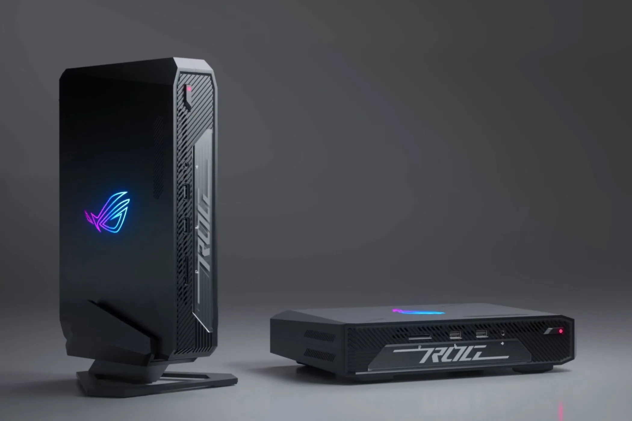 Máy tính mini chơi game ASUS ROG NUC 970 đặt trên bàn, đại diện cho dòng PC mini hiệu năng cao.