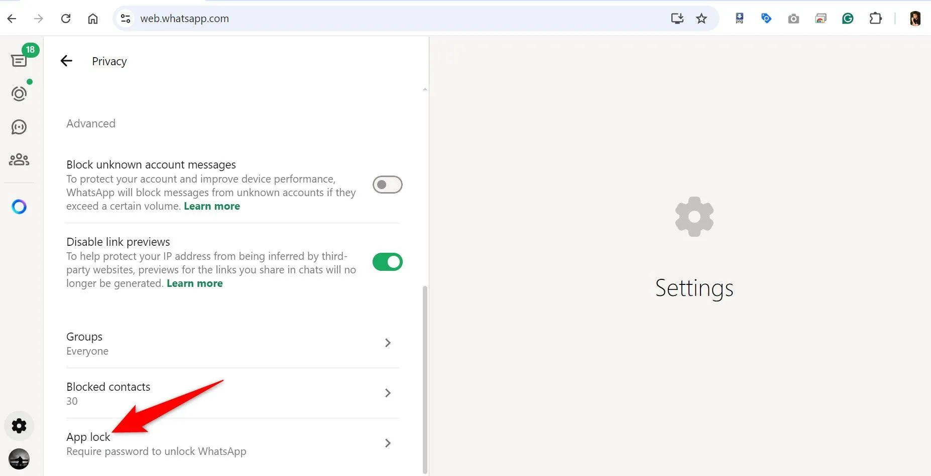 Menu Cài đặt Quyền riêng tư của WhatsApp Web, chọn Khóa ứng dụng
