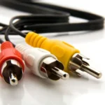 Một bộ cáp composite nhiều màu sắc, với các đầu cắm màu đỏ, trắng và vàng