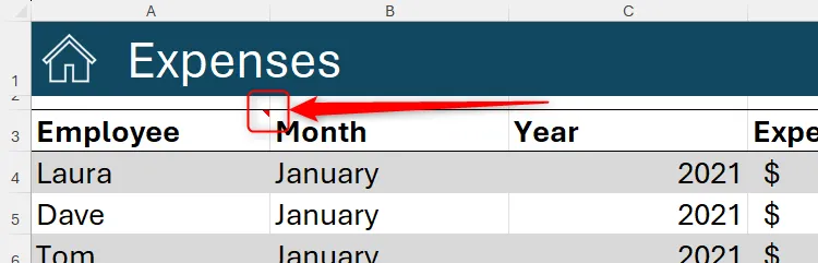 Một ô trong bảng tính Excel có biểu tượng ghi chú (red tag) ở góc trên bên phải.