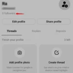 Mũi tên chỉ vào mục "Followers" dưới tên người dùng trên ứng dụng Threads để kiểm tra danh sách người theo dõi.