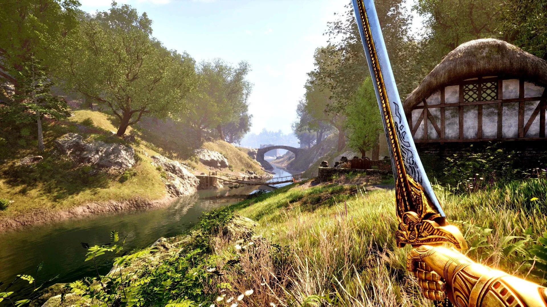 Người chơi cầm kiếm nhìn ra dòng sông cạnh ngôi nhà trong The Elder Scrolls IV Oblivion Remastered, minh họa trải nghiệm game nhập vai kinh điển trên Game Pass.