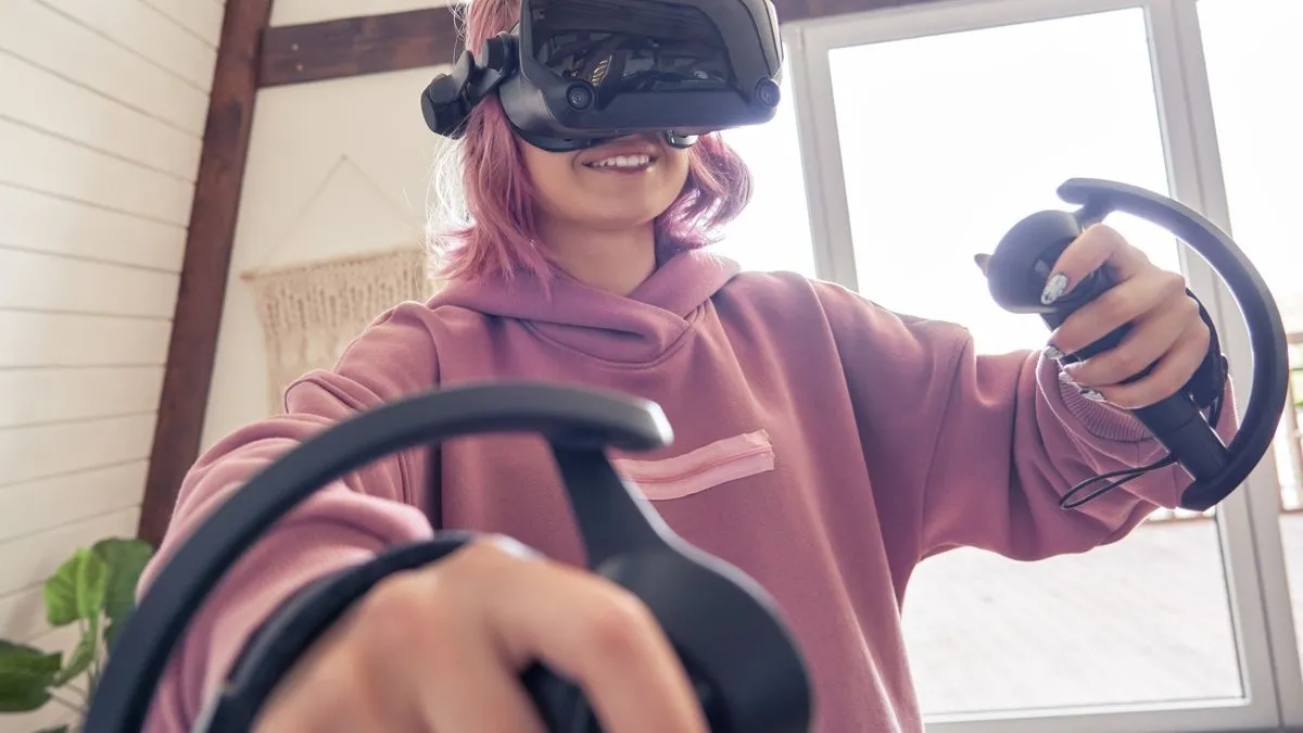 Người chơi trải nghiệm kính thực tế ảo Valve Index.