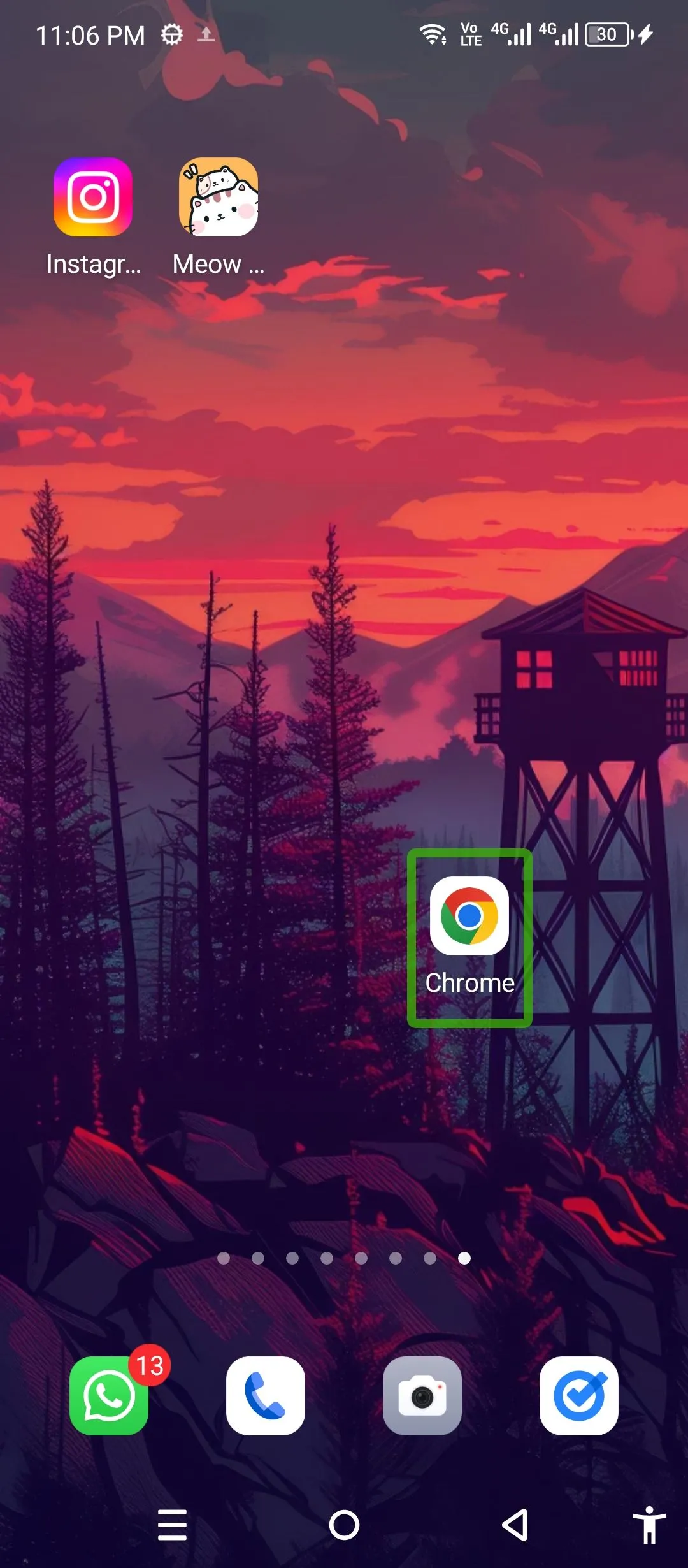 Người dùng đang mở trình duyệt Chrome bằng TalkBack trên màn hình chính Android