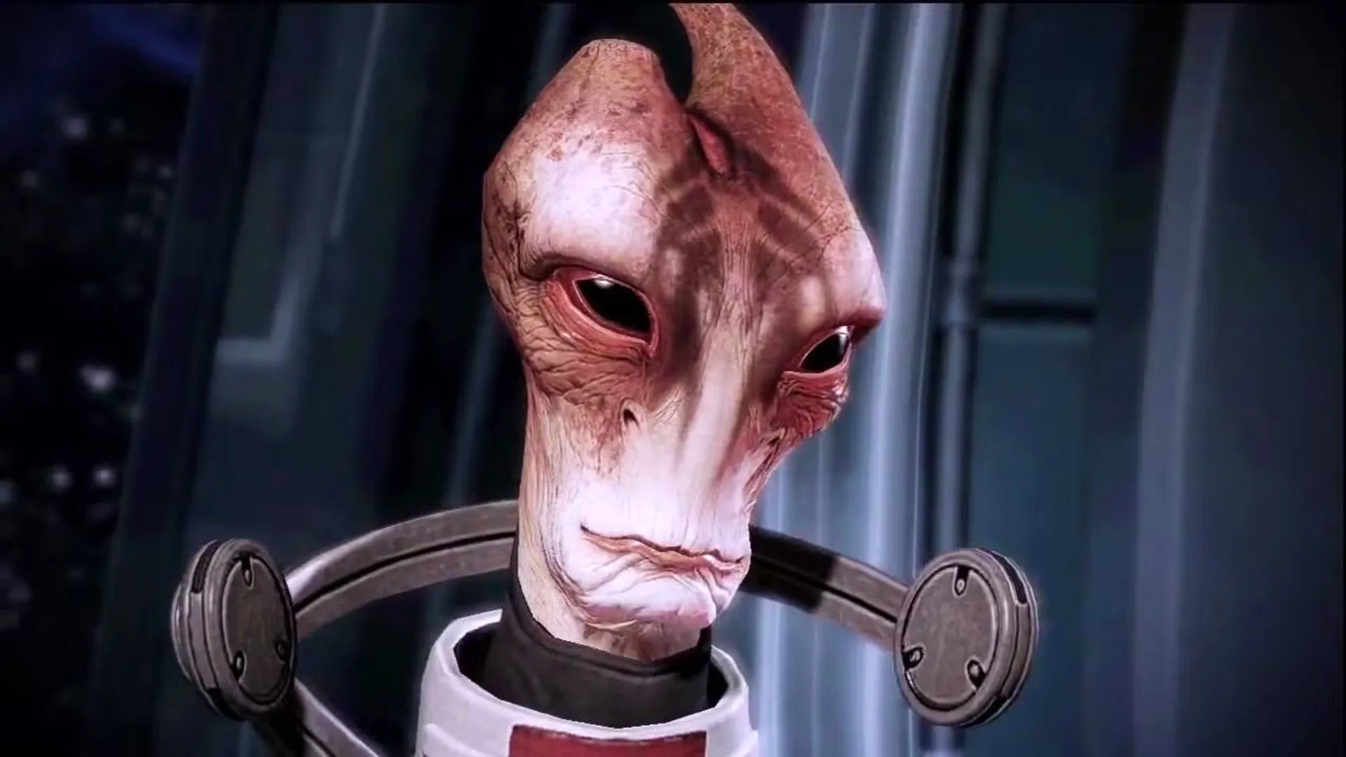 Nhà khoa học Salarian Mordin Solus mỉm cười trong game Mass Effect 3, thể hiện một khoảnh khắc cảm động của nhân vật.