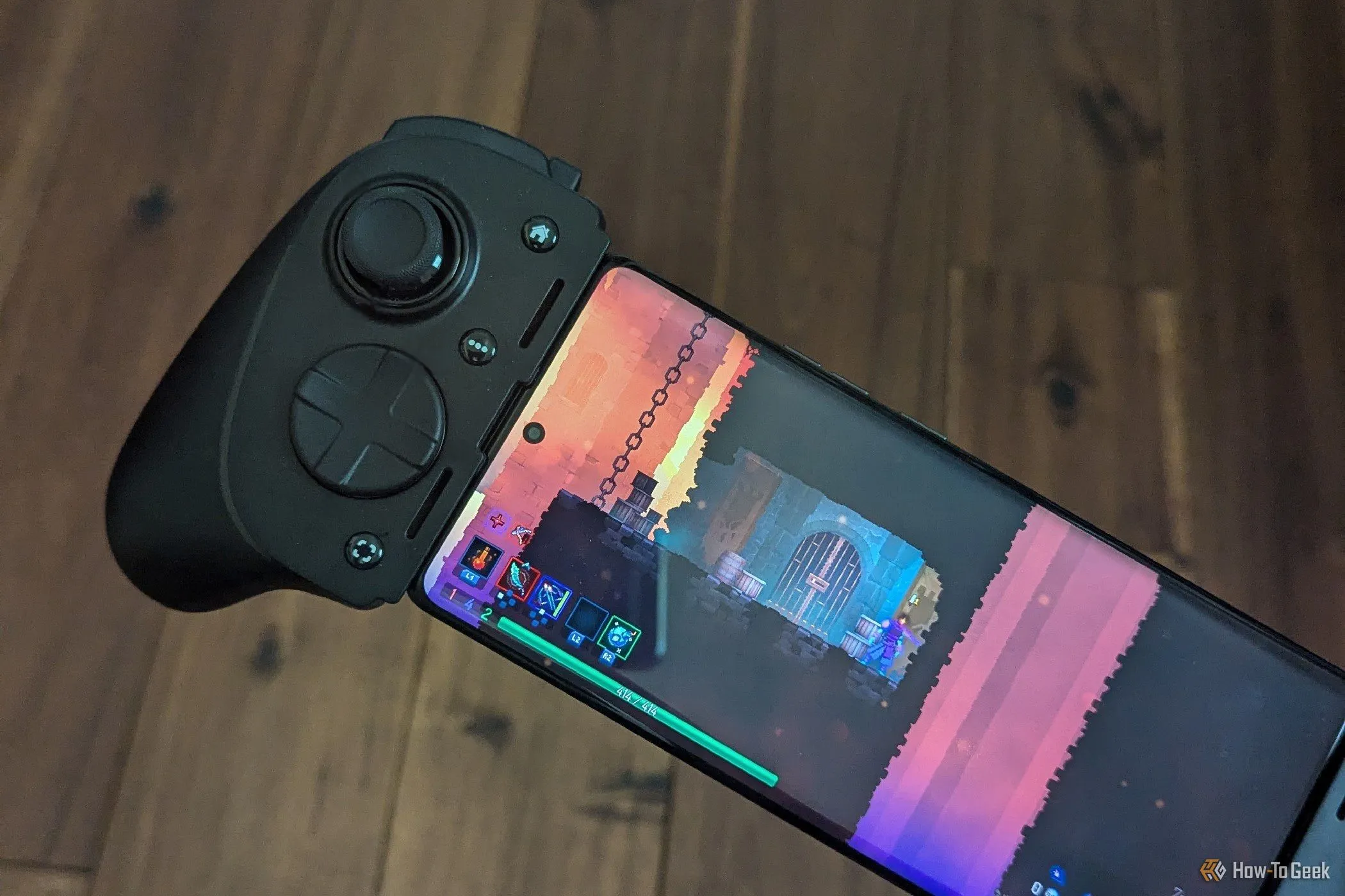 Razer Kishi Ultra kết hợp Moto Edge+ 2023 để chơi Dead Cells.