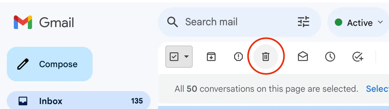 Sử dụng biểu tượng thùng rác để xóa email.