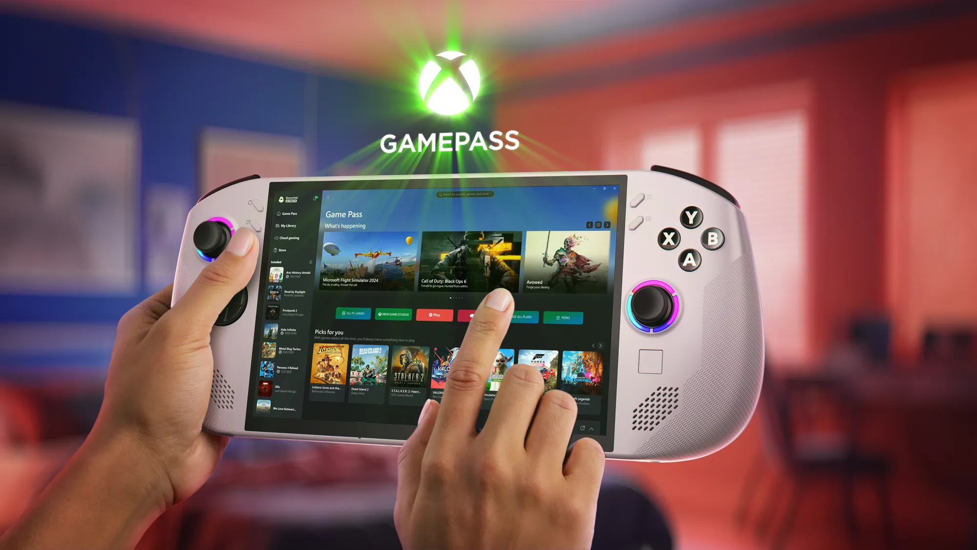 Thiết bị Legion Go S màu trắng hiển thị giao diện Xbox Game Pass, minh họa khả năng chơi game Game Pass trên các máy Windows cầm tay.