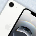 Thiết kế iPhone 16e với màn hình tai thỏ cổ điển trên nền tuyết trắng