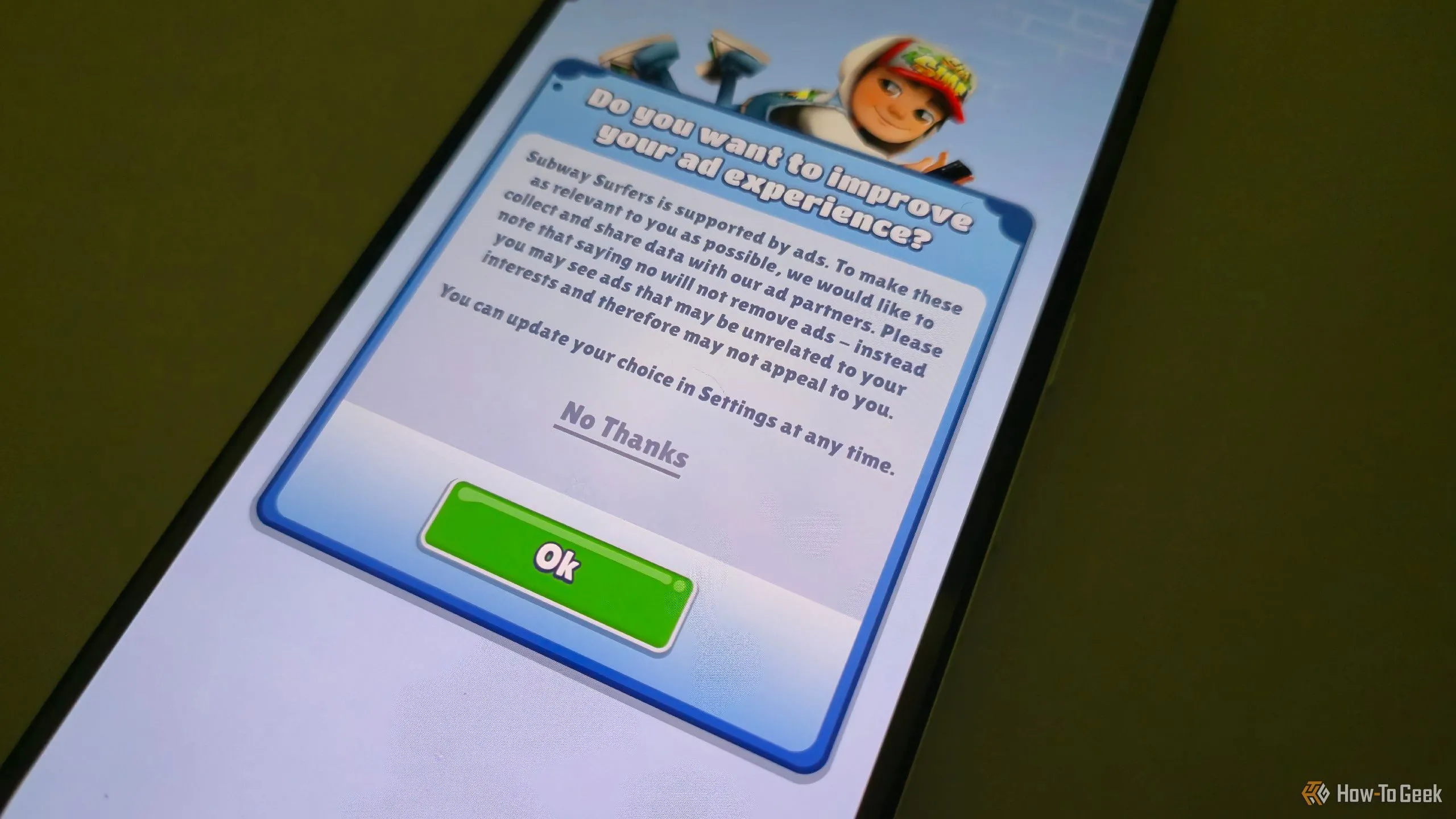 Thông báo về việc thu thập dữ liệu người dùng trong game Sunday Surfers trên điện thoại CMF Phone 2 Pro, cảnh báo về rủi ro quyền riêng tư khi chơi game miễn phí.