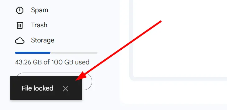 Thông báo xác nhận tệp đã khóa ở góc dưới bên trái màn hình Google Drive
