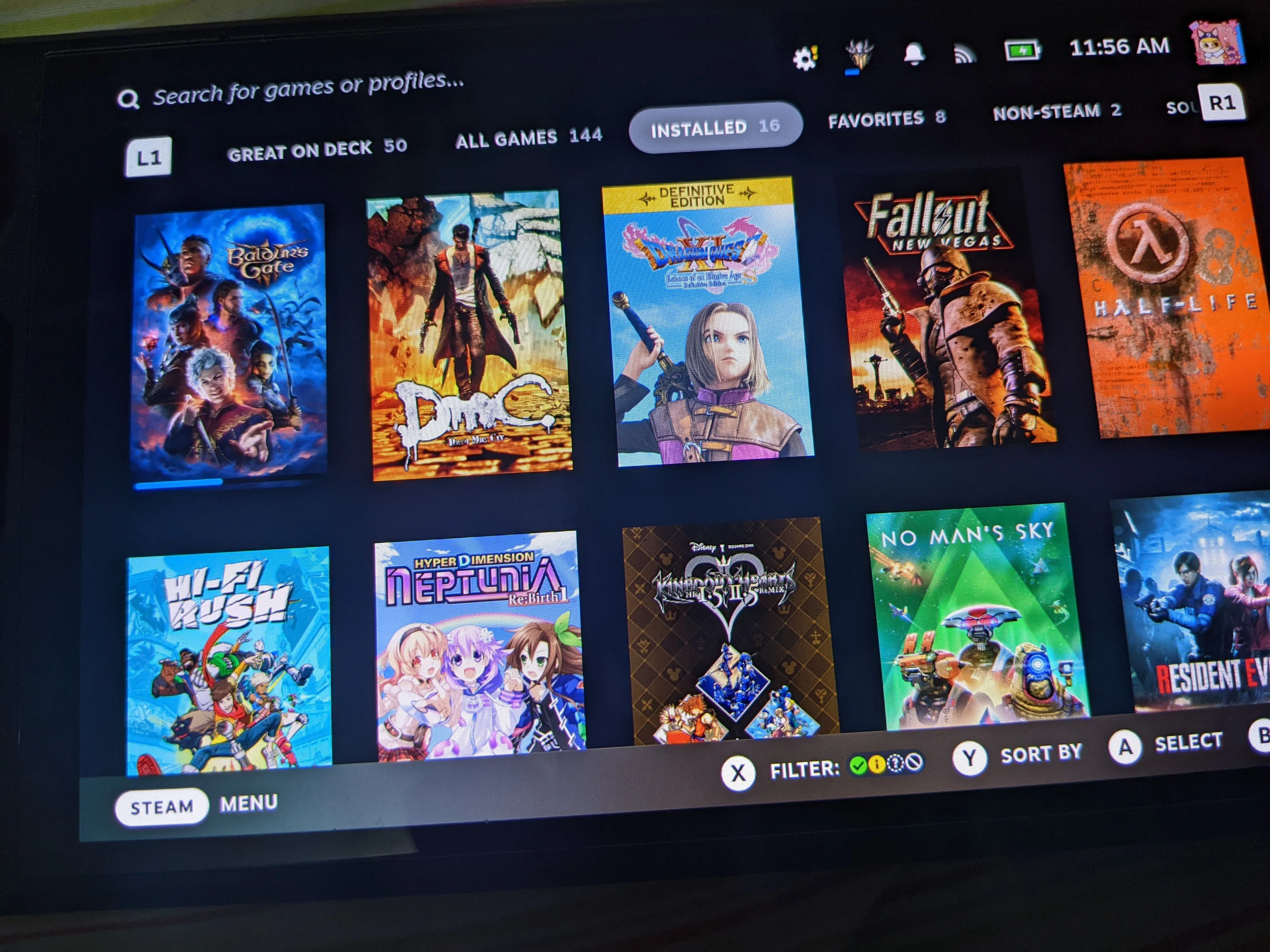 Thư viện game Steam hiển thị trên màn hình Steam Deck, minh họa giao diện người dùng của thiết bị chơi game cầm tay.