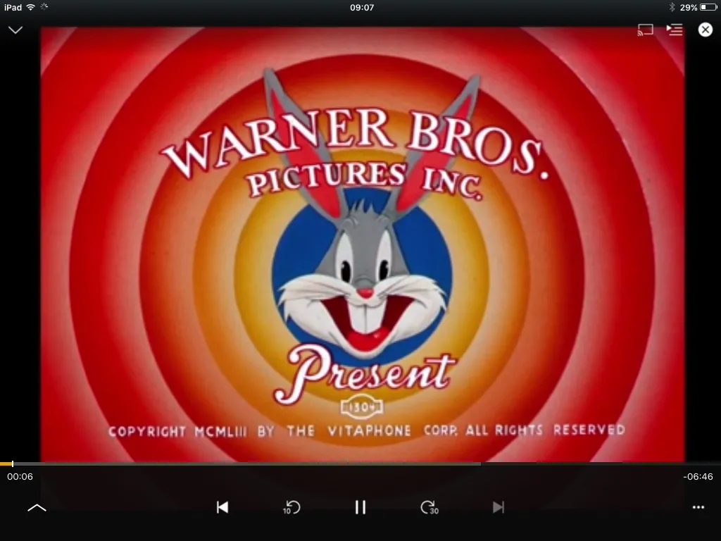 Tiêu đề hoạt hình Bugs Bunny của Warner Bros đang phát trong ứng dụng Plex trên iPad 2, xem phim bằng Plex trên iPad cũ.