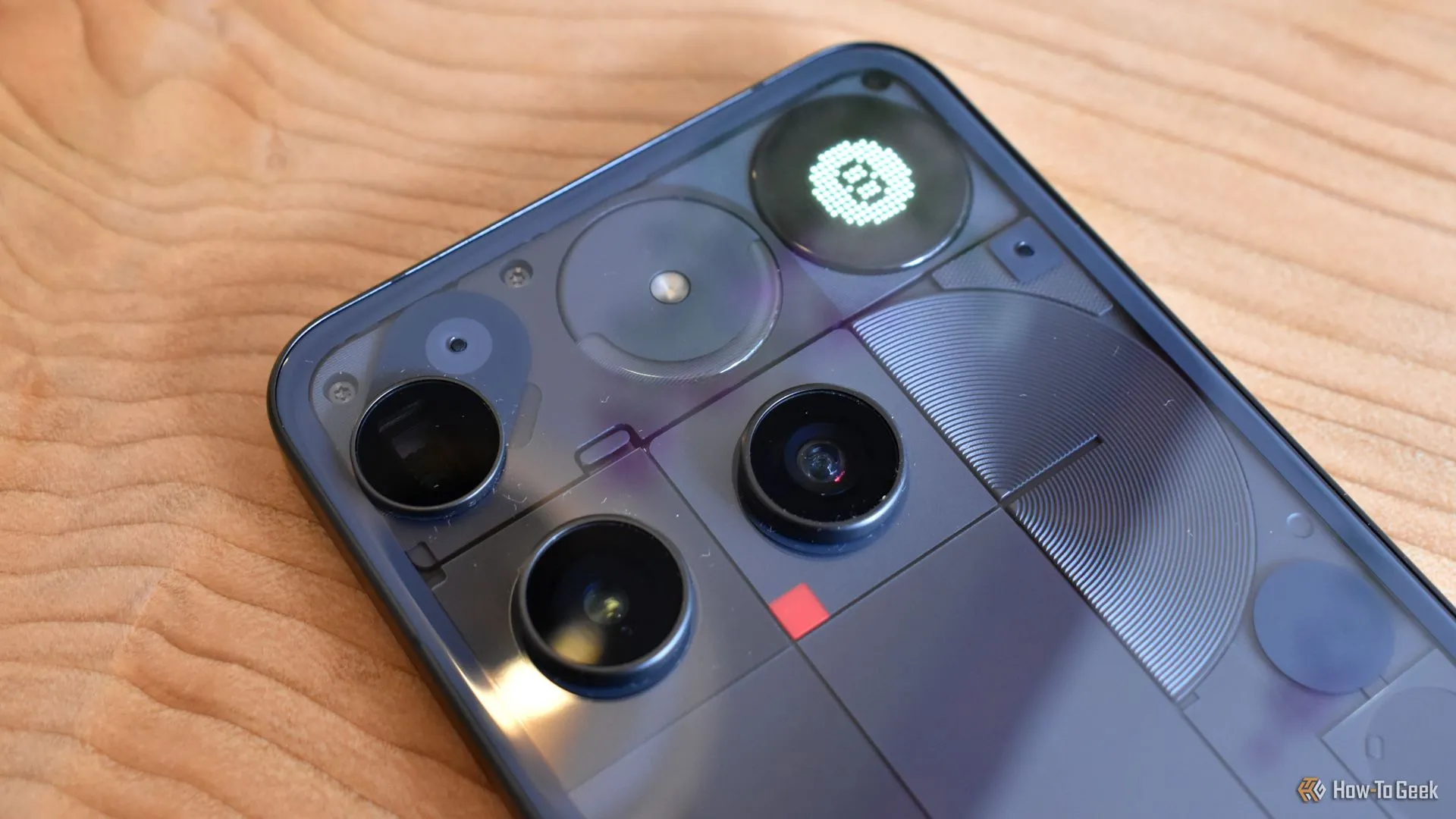 Tính năng Glyph Toys trên Nothing Phone (3) với game Magic 8 Ball trên Glyph Matrix
