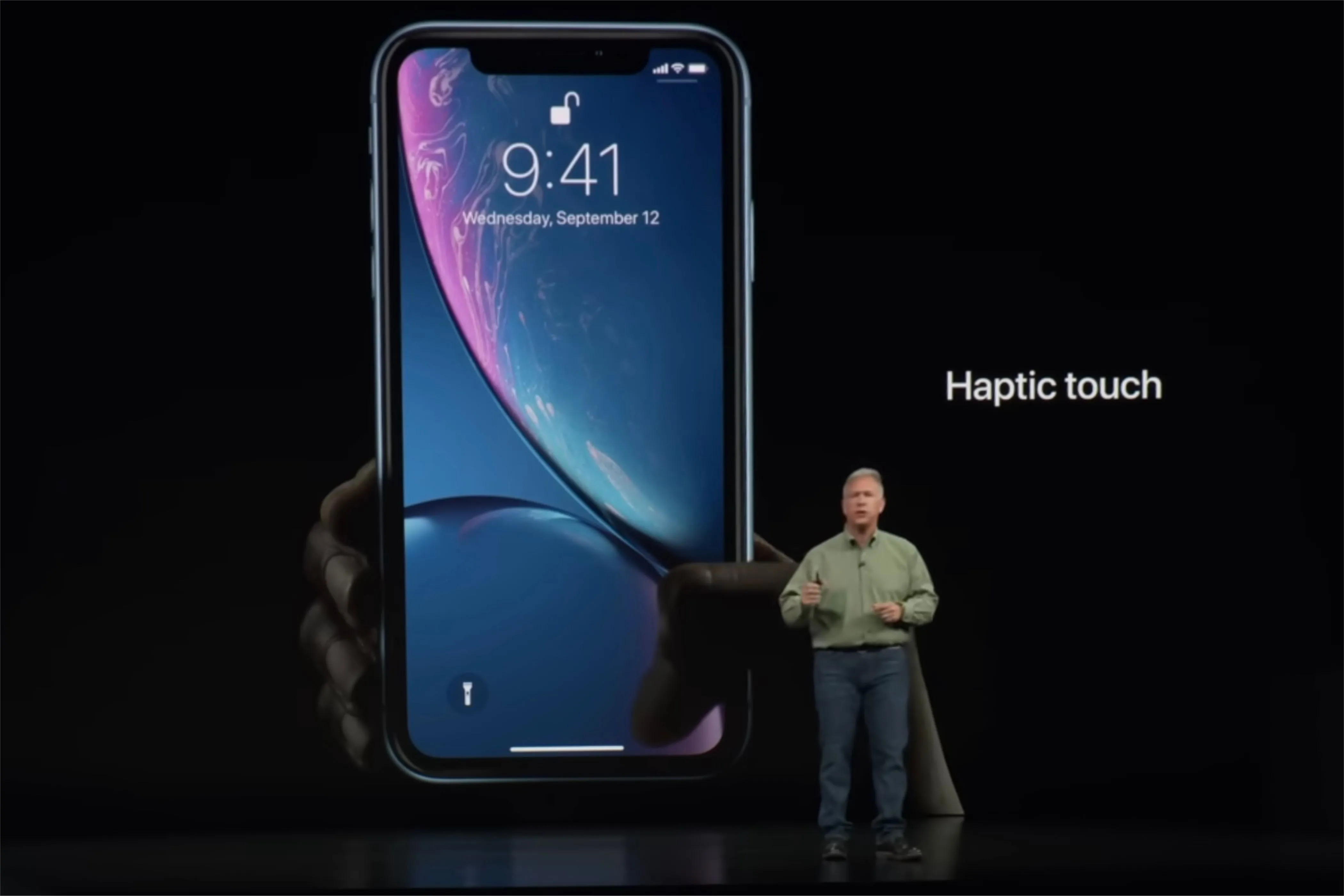 Tính năng Haptic Touch được hiển thị trên màn hình iPhone XR.