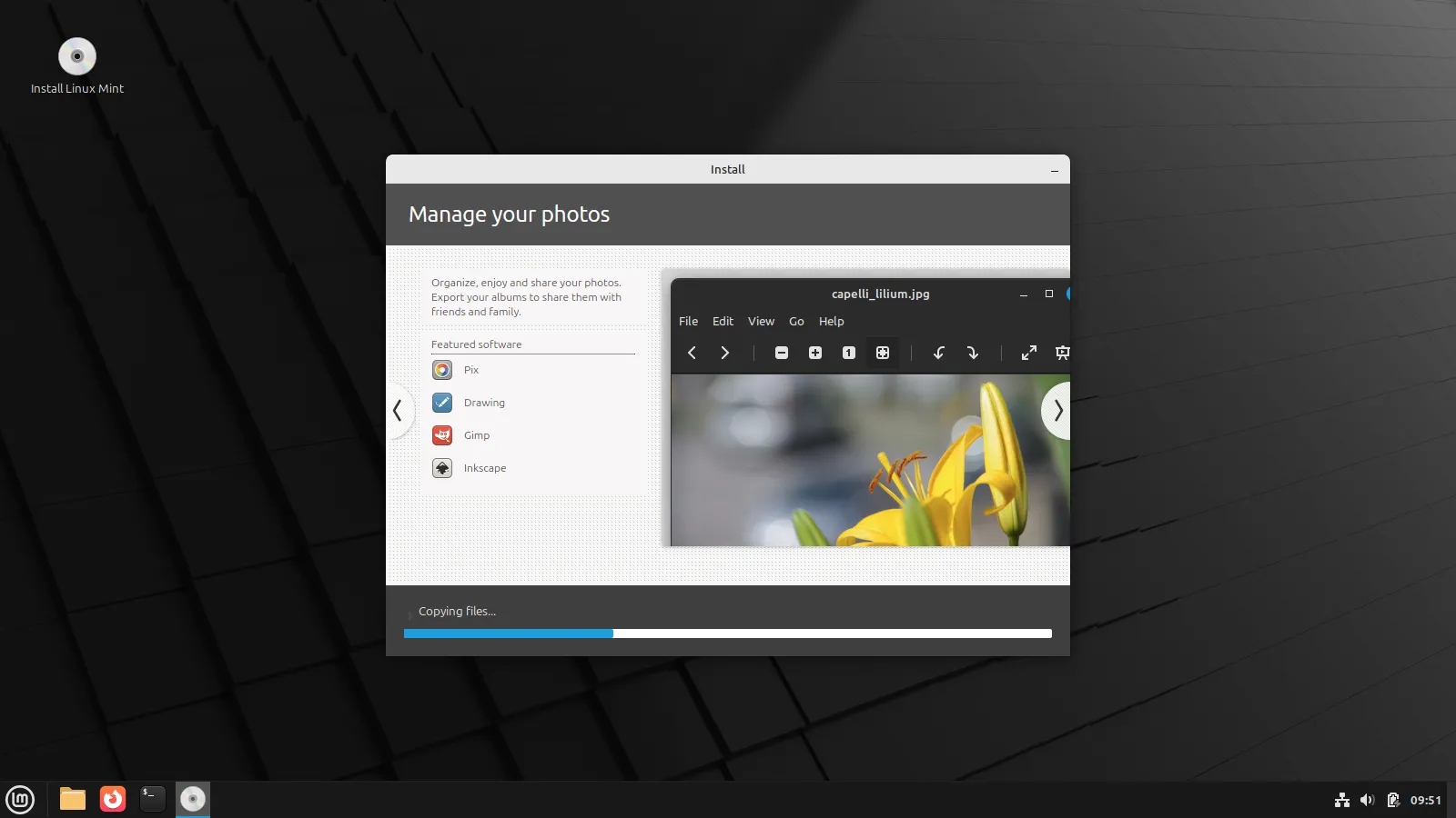 Trình cài đặt Linux Mint đang chạy quá trình cài đặt cuối cùng của hệ điều hành.