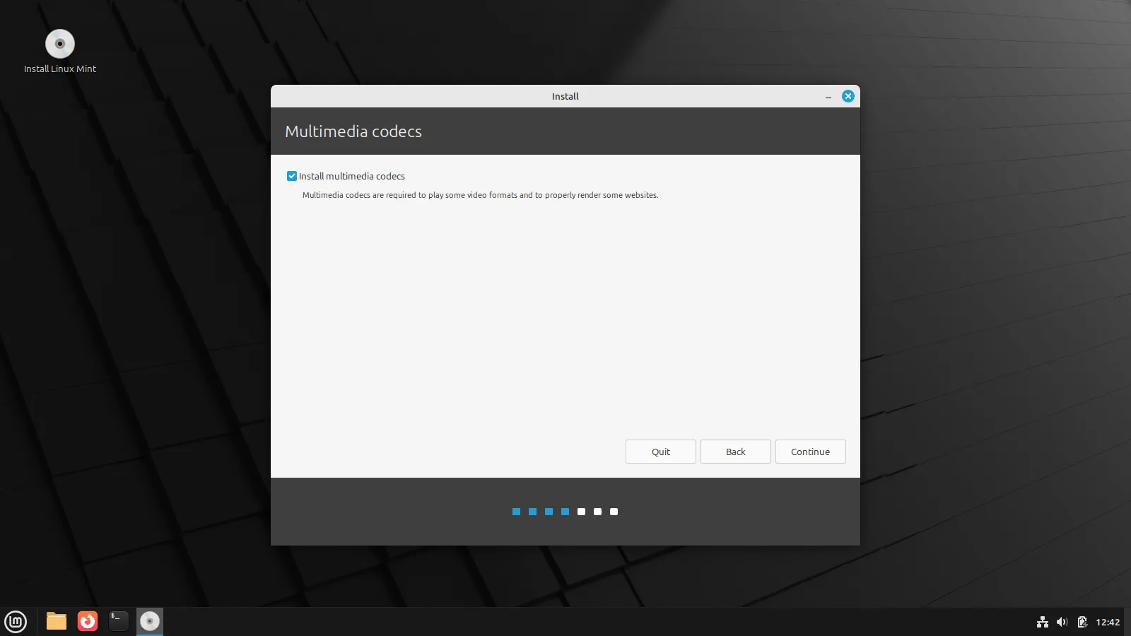 Trình cài đặt Linux Mint hỏi người dùng có muốn cài đặt thêm các codec đa phương tiện tùy chọn hay không.