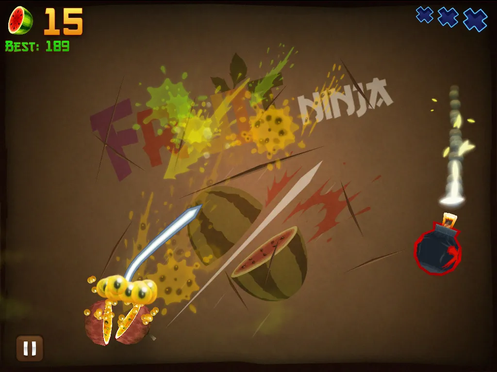 Trò chơi Fruit Ninja đang chạy trên iPad 2, iPad cũ cho trẻ em chơi game.